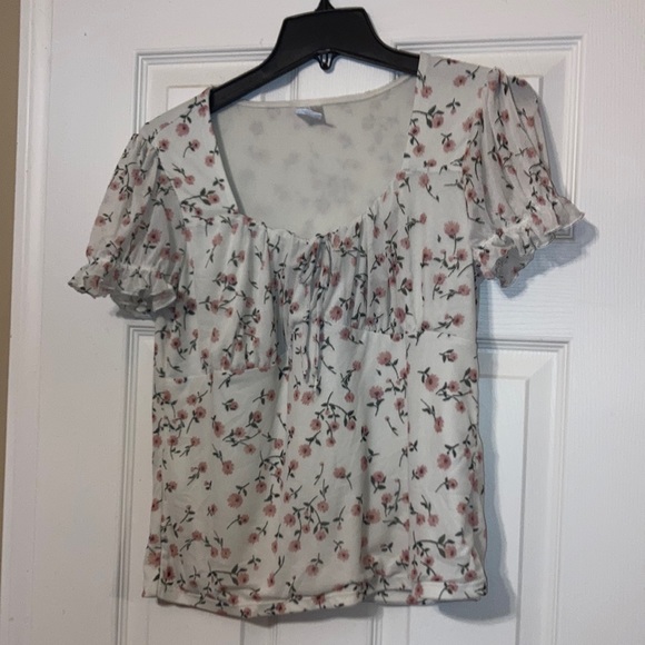 No Boundaries Cute Top With Cute Tie Bow and Cute Frilly Short Sleeves Size XL - Picture 1 of 2
